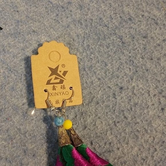 Beautiful Ethnic Chinese Oriental Earring - Picture 3 of 3